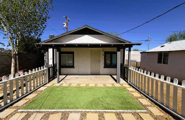 Remodeled Stand Alone House with Private Yard! Gallery 1