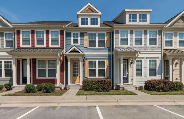 Spacious 3 Bed / 3.5 Bath Townhome Near Raleigh Iron Works  440! - 2801 Wilshire Hill Drive, Raleigh, NC 27604