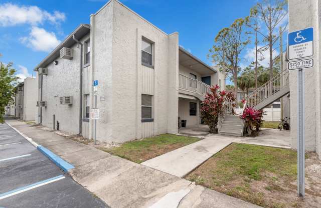 MOVE-IN SPECIAL - $500 CREDIT! 1BD/1BA Apartment off Curry Ford in Henley Park Apartments! photos photos