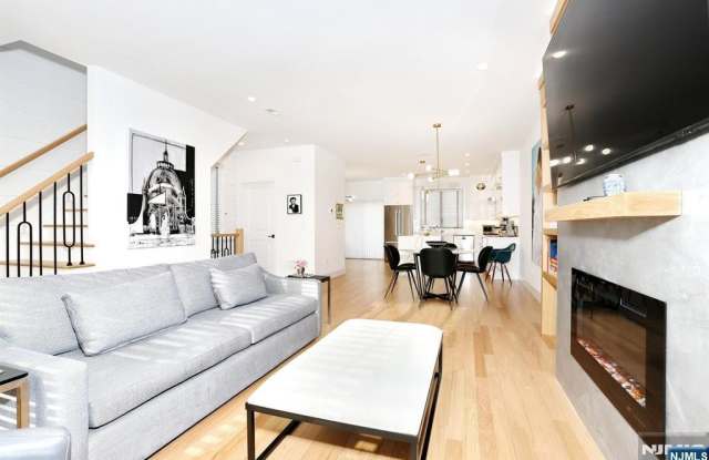 111 1st Street Gallery 4