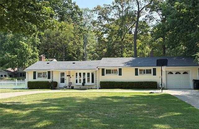 172 N Bryar Street photos photos