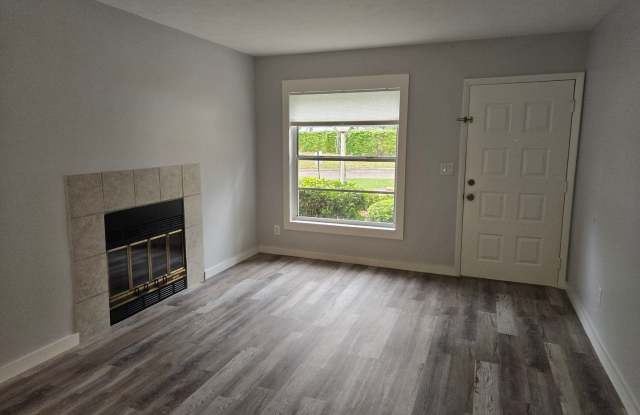 Beautiful First-Floor Corner Condo in Shadow Moss at The Oaks photos photos