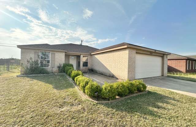 Price Drop! Pets Accepted! Viewable Now! Charming brick home - 3711 Lakecrest Drive, Killeen, TX 76549 Price Drop! Pets Accepted! Viewable Now! Charming brick home - 3711 Lakecrest Drive, Killeen, TX 76549