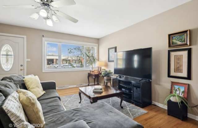 161 Village Court photos photos