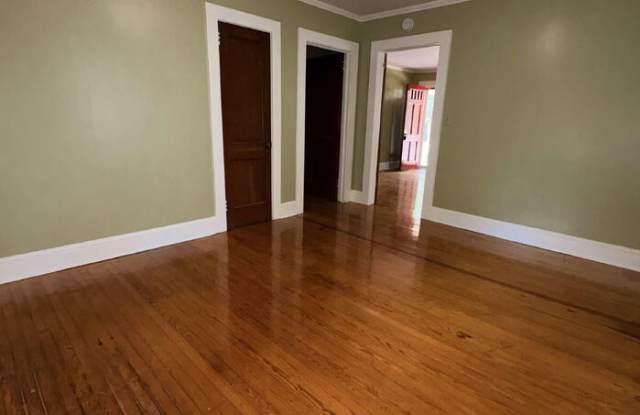 107 Holloway Boulevard Gallery 4