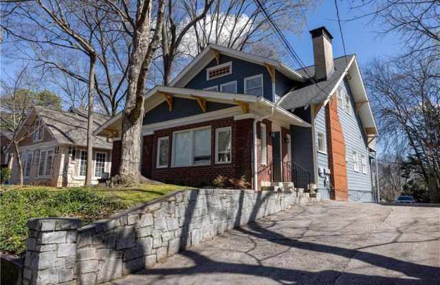 897 Argonne Avenue NE unit: 3 photos photos