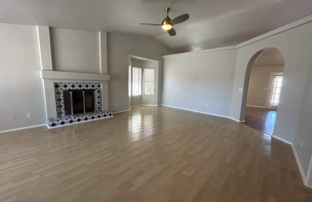 1924 E Sharon Dr Gallery 4