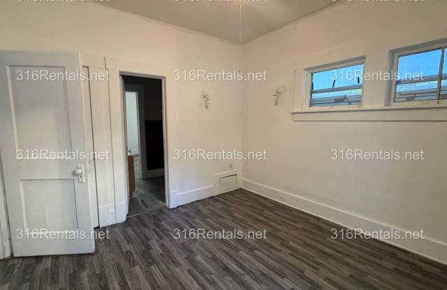 $775 - 620 S Washington 2 Bed / 1 Bath Gallery 4