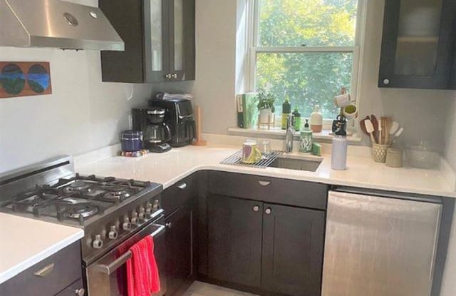 123 Henry St 2D - 123 Henry Street, Brooklyn, NY 11201