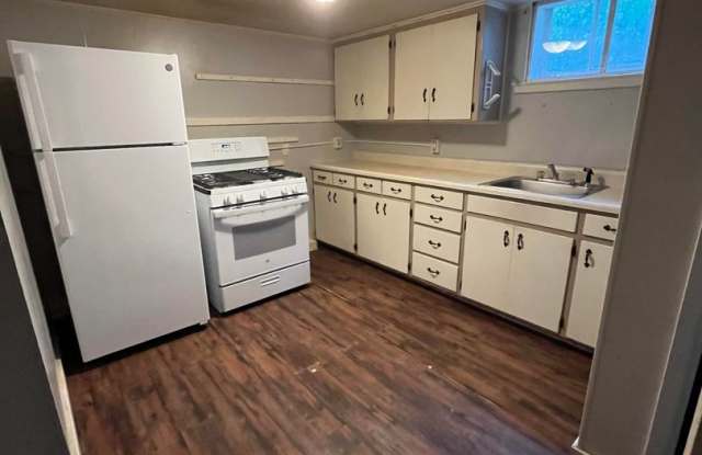 1308 W 4th photos photos