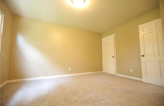 651 Village Place North Drive Gallery 3