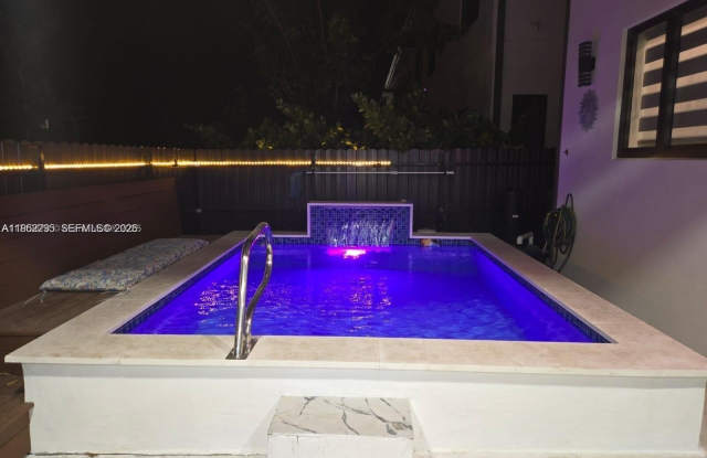 249 NW 12th Ct photos photos