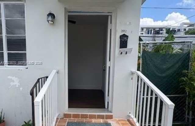 2052 SW 7th St photos photos