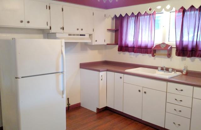 Two Bedroom House in Jefferson Hills With Central Air And Detached One Car Garage - Fenced In Yard Gallery 3