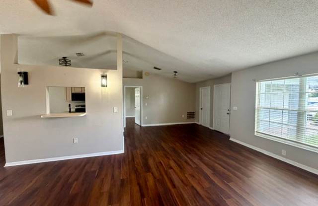 Your Florida Dream Home Awaits! 4- bedroom 3- bathroom AVAILABLE NOW!!! Gallery 3