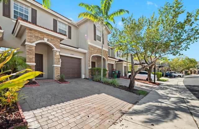 Stunning 3 bed 2.5 bathroom home in a great neighborhood The Isles At Bayshore - The Cove photos photos
