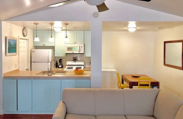 Charming 2-Bedroom Condo in Convenient North Austin Location Gallery 3