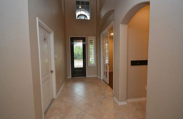 13915 Summerfair Court Gallery 2