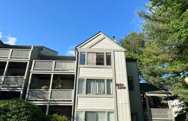 Fully Furnished And Stylish 1 Bedroom 1 Bath Condo In Hunters Crossing! photos photos