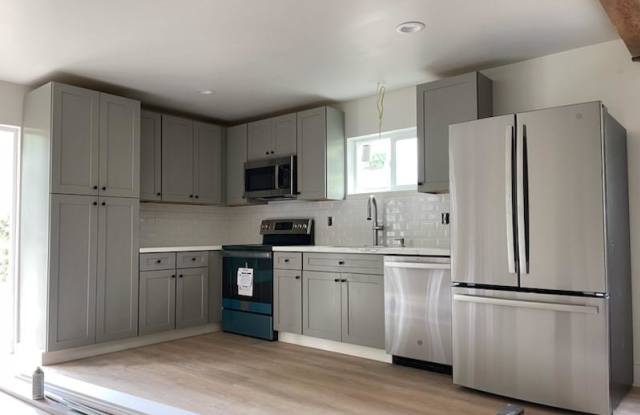 100 Croy Creek Road - 2 photos photos