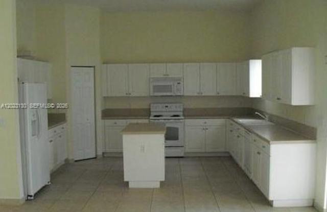 1423 NE 40th Road 1423, Homestead, FL 33033 photos photos