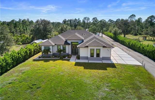 2406 37th Ave NE photos photos