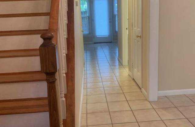 4906 Seabrook Court Gallery 2