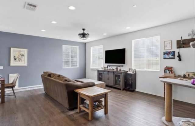 155 Rosewood Street Gallery 3