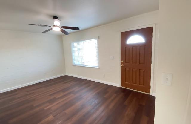 Charming 2 bedroom unit in a great location!!! Gallery 3