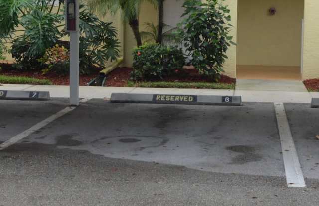 Condo in North Naples- 2 bed/ 1 bath Gallery 1