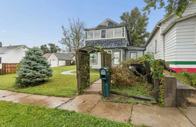 Spacious 3-Bedroom, 2-Bath Home Near Downtown Omaha! Gallery 3