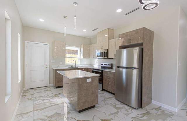 601 N Emerald Avenue - 1 photos photos