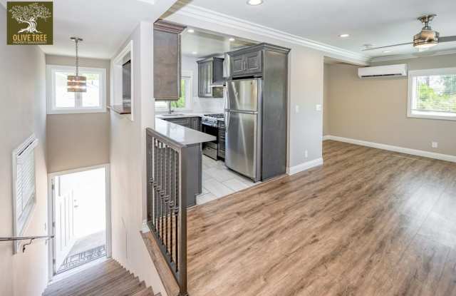 Fully Updated Spacious Studio Above Garages in Pasadena! Gallery 2