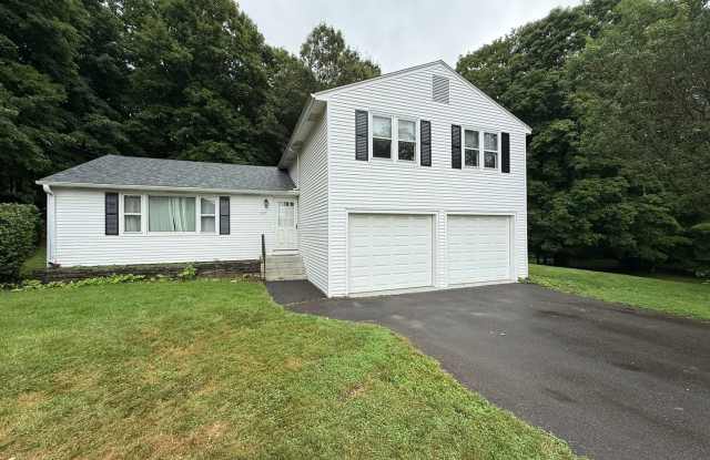 Stunning Single Family Home for Rent in Broad Brook! Gallery 1