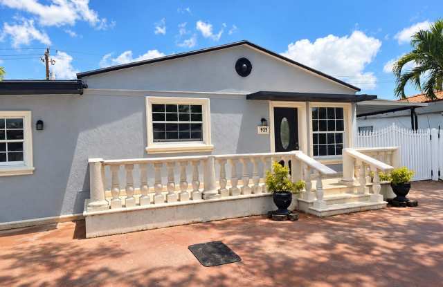 Charming 2‑Bedroom Home + Private 1‑Bedroom Attached Suite & Exceptional Parking – Opa‑Locka, FL Gallery 1