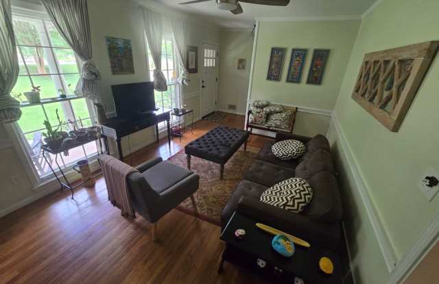 Charming 3BR House in Avondale Estates Gallery 4