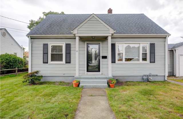****Warwick Single Family - $2,895*** - 11 Massachusetts Avenue, Warwick, RI 02888 ****Warwick Single Family - $2,895*** - 11 Massachusetts Avenue, Warwick, RI 02888