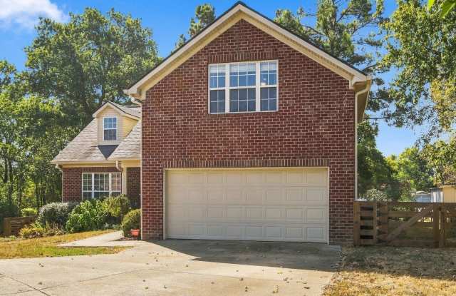 Stunning Modernized Brick Home in Nashville Gallery 3