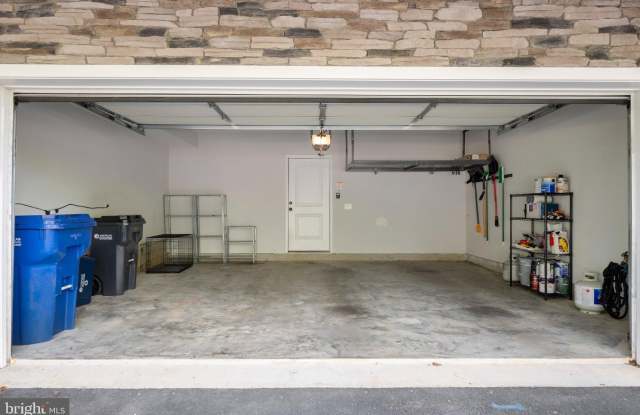 8276 SAFARIAN Way Gallery 4