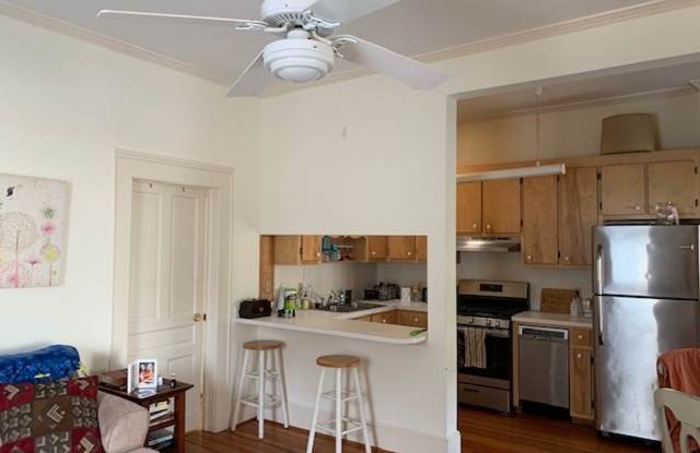 Come see this Jackson Street hideaway! 1 Bed/1 Bath - Wonderful Location! Gallery 3
