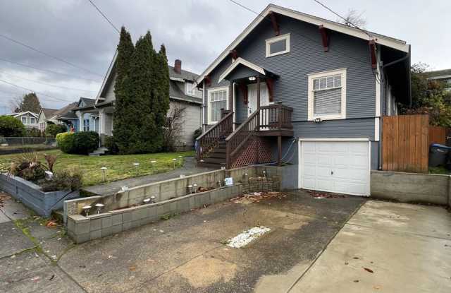 Excellent Location, Large Four Bedroom Bremerton House for Rent! Available Now! - 1511 8th Street, Bremerton, WA 98337