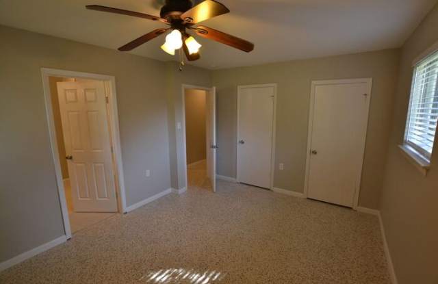 4835 Newell Street Gallery 4