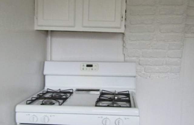 Old town north home newly redone - 704 Northwest Arlington Avenue, Lawton, OK 73507