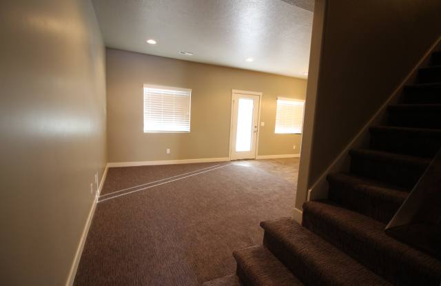 1121 W 2875 N Gallery 4