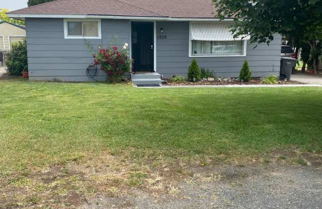 1209 S 34th Ave. - 1209 South 34th Avenue, Yakima, WA 98902