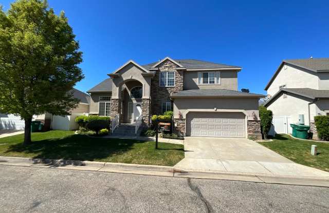 6 bedroom 3 1/2 bathrooms 2 car garage Large home photos photos