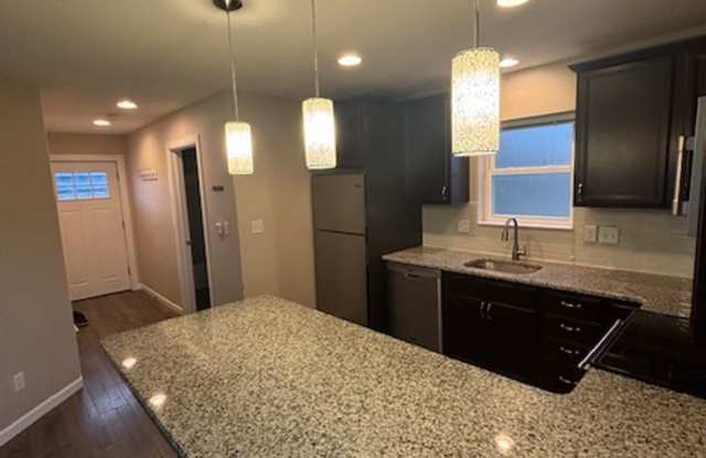 1 Bedroom 1 Bath Apt. with huge garage in Newberg photos photos 1 Bedroom 1 Bath Apt. with huge garage in Newberg photos photos