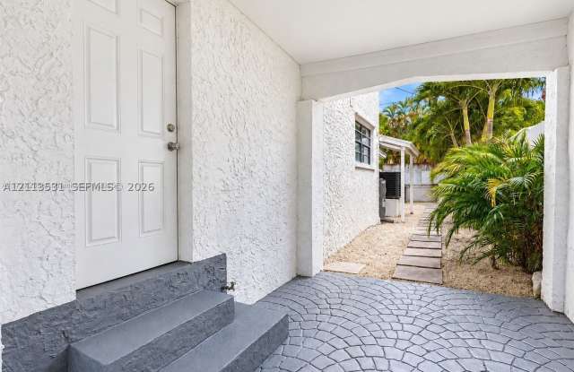 1428 SW 11th Ter Gallery 4