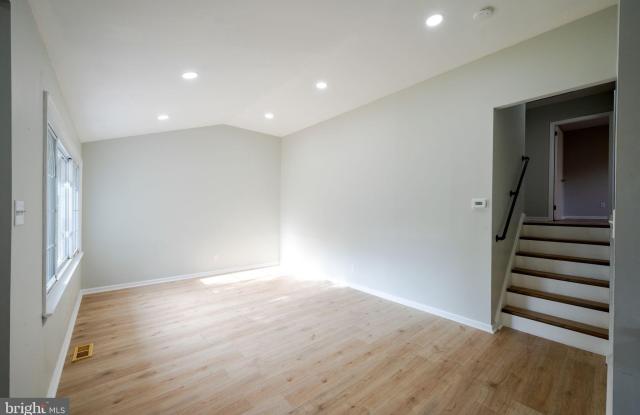 6 THOMAS AVENUE Gallery 4