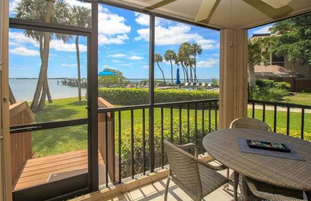 4540 NE Sandpebble Trace unit: 105 photos photos